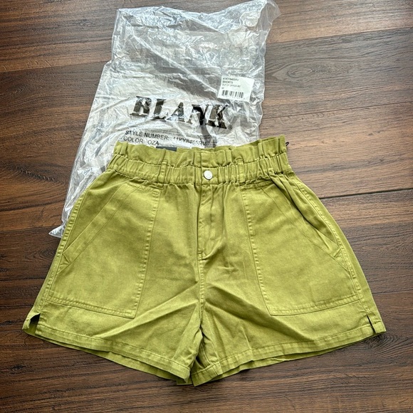 Blank NYC NWT Out of Office High Waisted Olive Green Shorts in 100% Cotton. - Picture 4 of 10